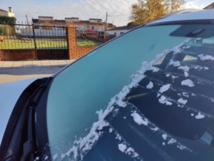 quitar el hielo del coche