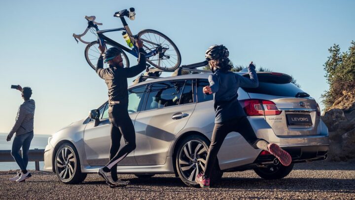 Cómo llevar bicicletas en el coche