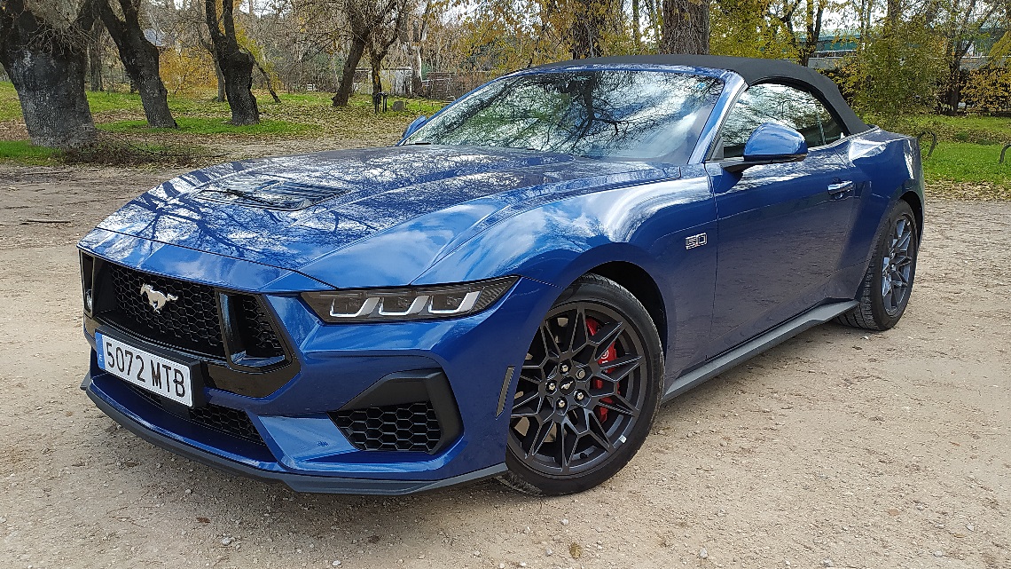 test ford mustang v8 convertible