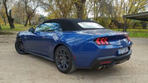 test ford mustang v8 convertible