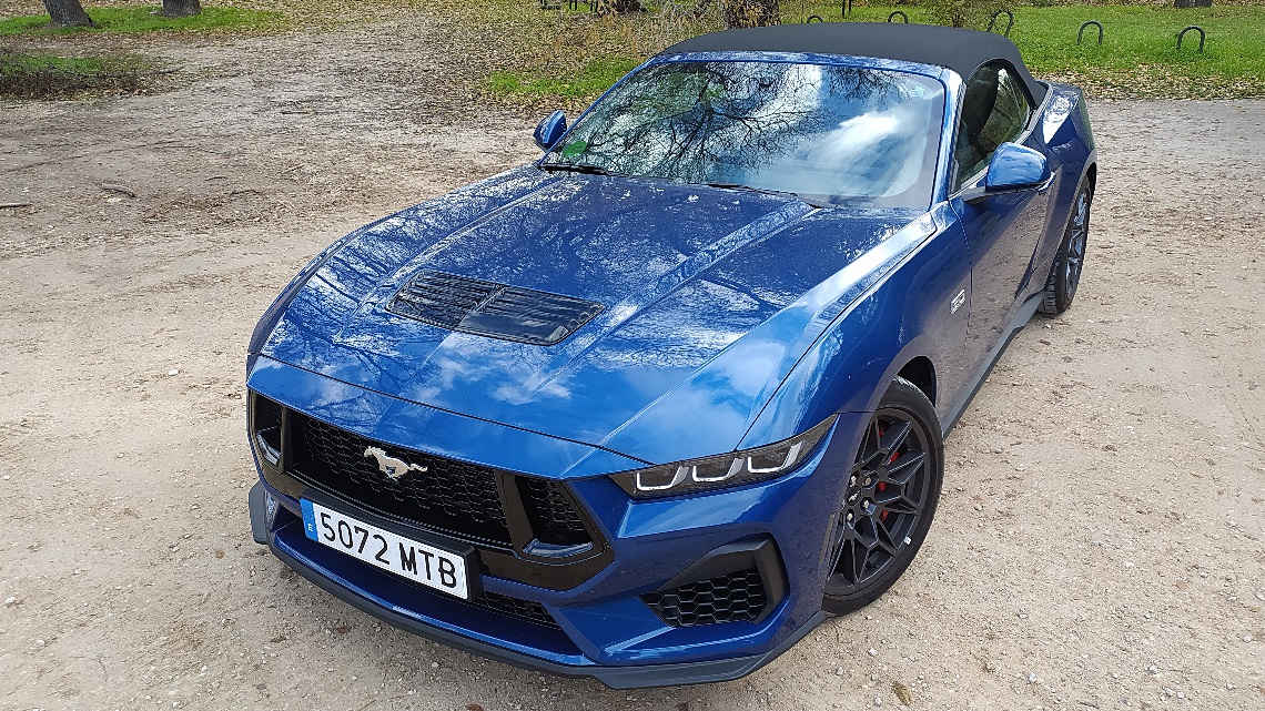 test ford mustang v8 convertible