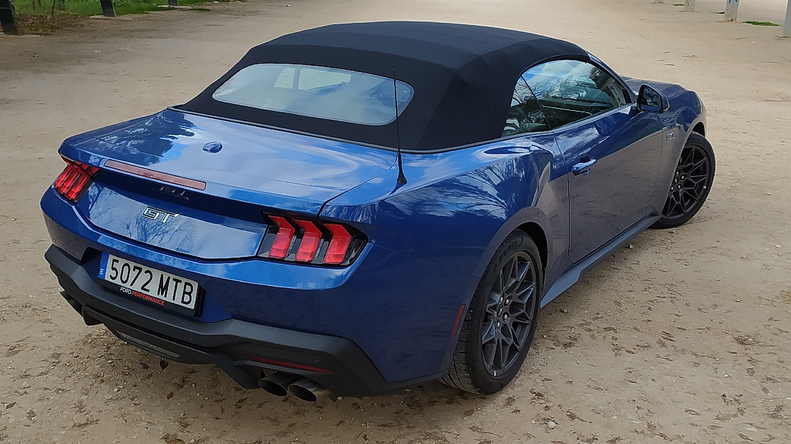 test ford mustang v8 convertible