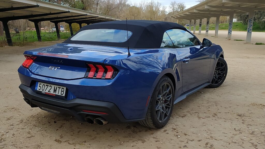 test ford mustang v8 convertible