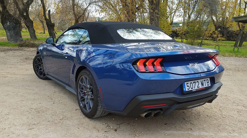 test ford mustang v8 convertible