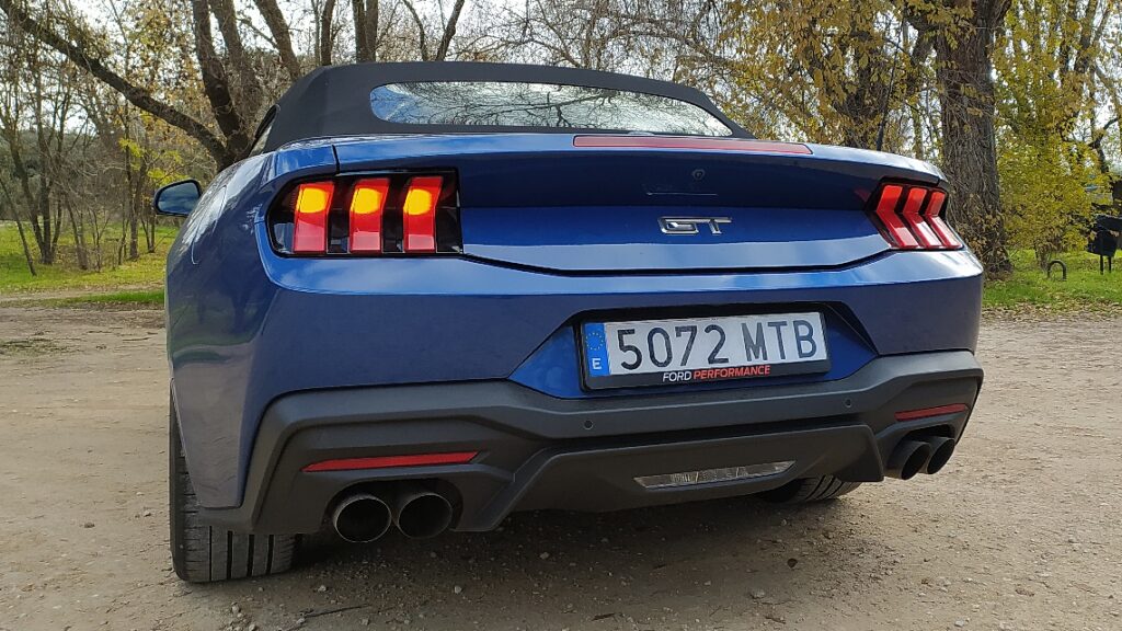 test ford mustang v8 convertible