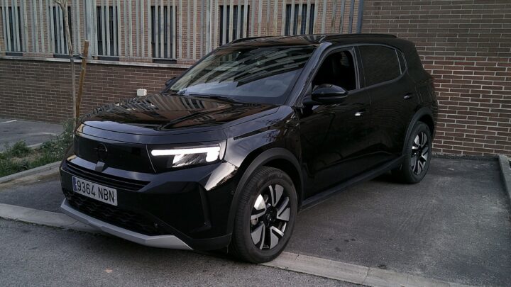 Opel Frontera 1.2T XHT Hybrid Ultimate