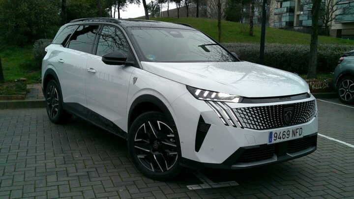 Prueba: Peugeot 5008 Hybrid GT 145 CV e-DCS6